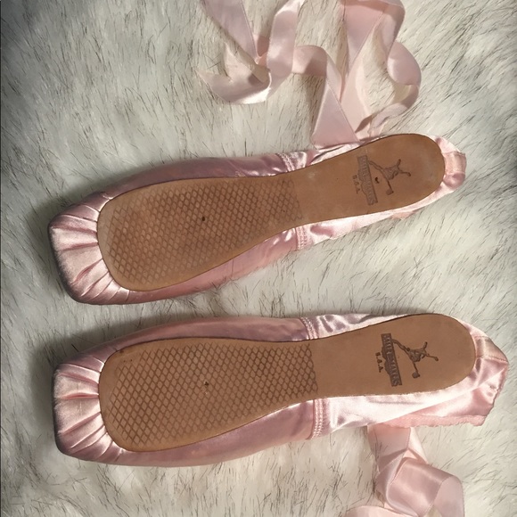 Ballet shoes size 8 - Picture 2 of 2